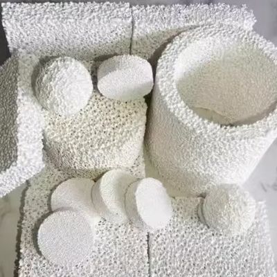 Op maat gemaakte ontwerpen Aluminiumschuim keramische filterplaat Giet keramische schuim filterblok